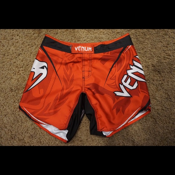 VENUM JOSÉ ALDO UFC LTD EDITION FIGHTSHORTS - RED 33 - Picture 2 of 6